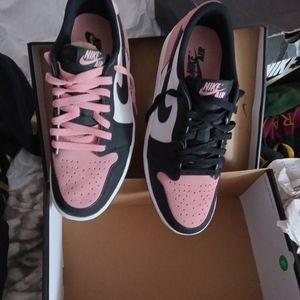 Brand new pink an black Dunks 200